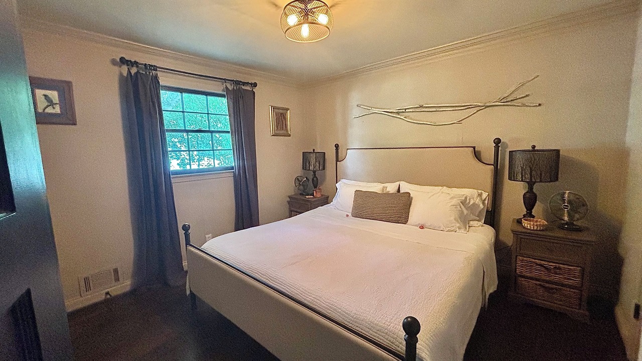 Photo of Bedroom in Roswell