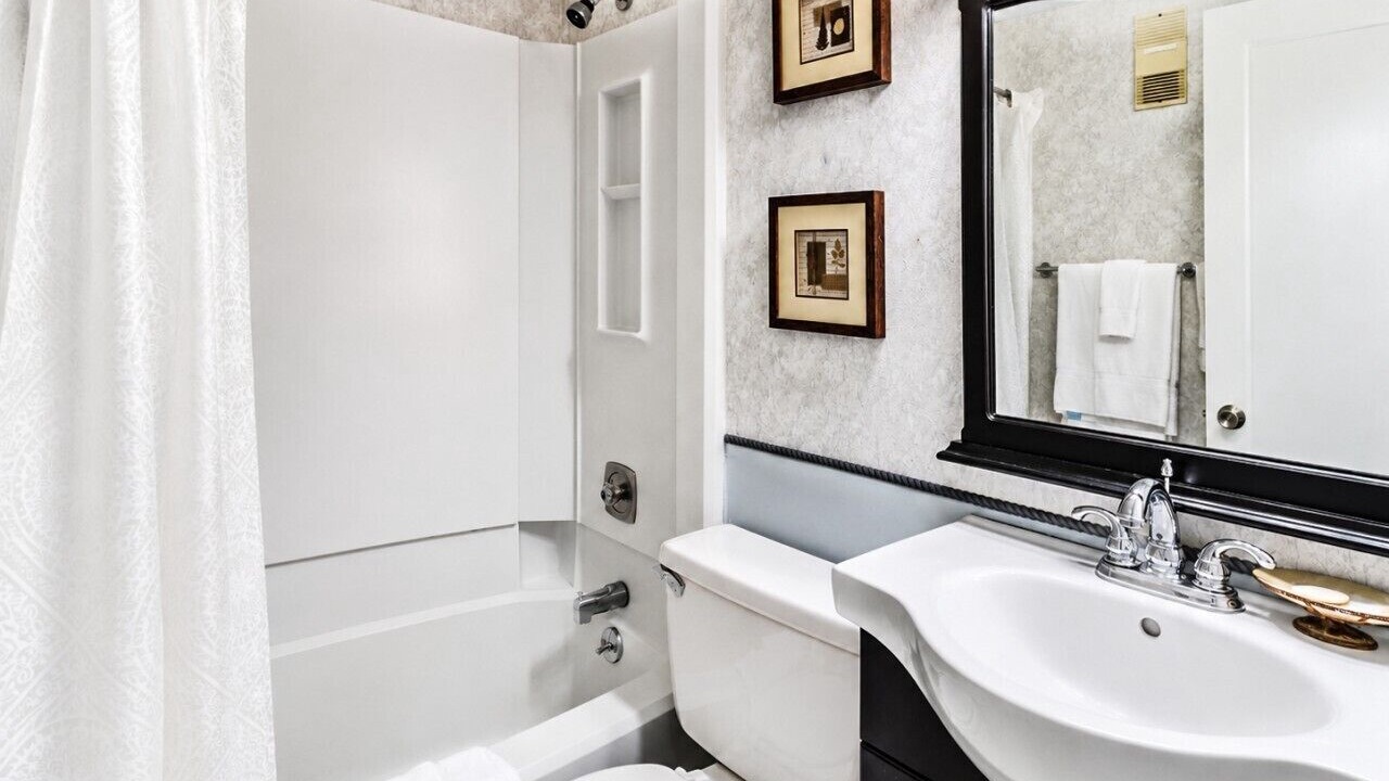 Photo of Bathroom in Edray