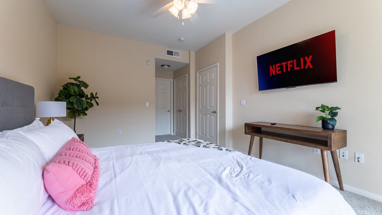 Photo of Bedroom in Orange