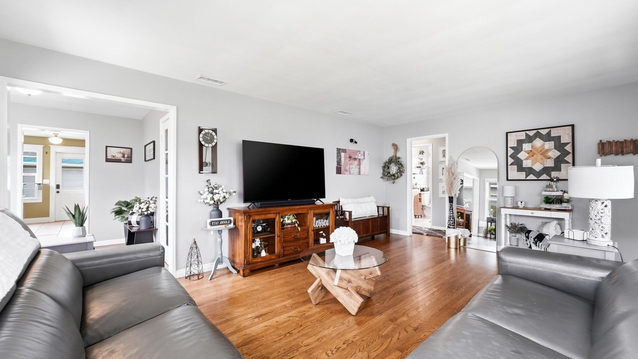 Photo of Livingroom in Old Towne