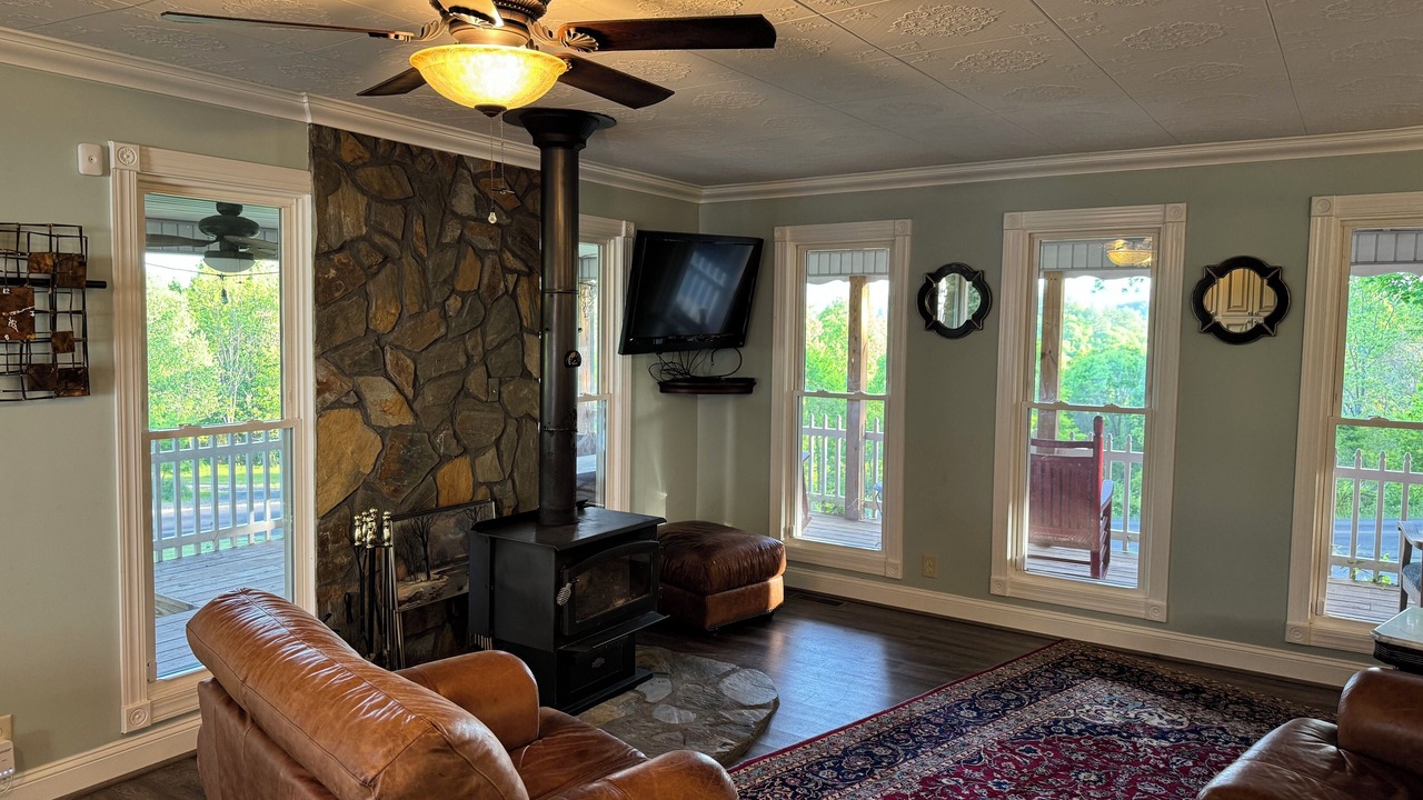Photo of Livingroom in Bakersville