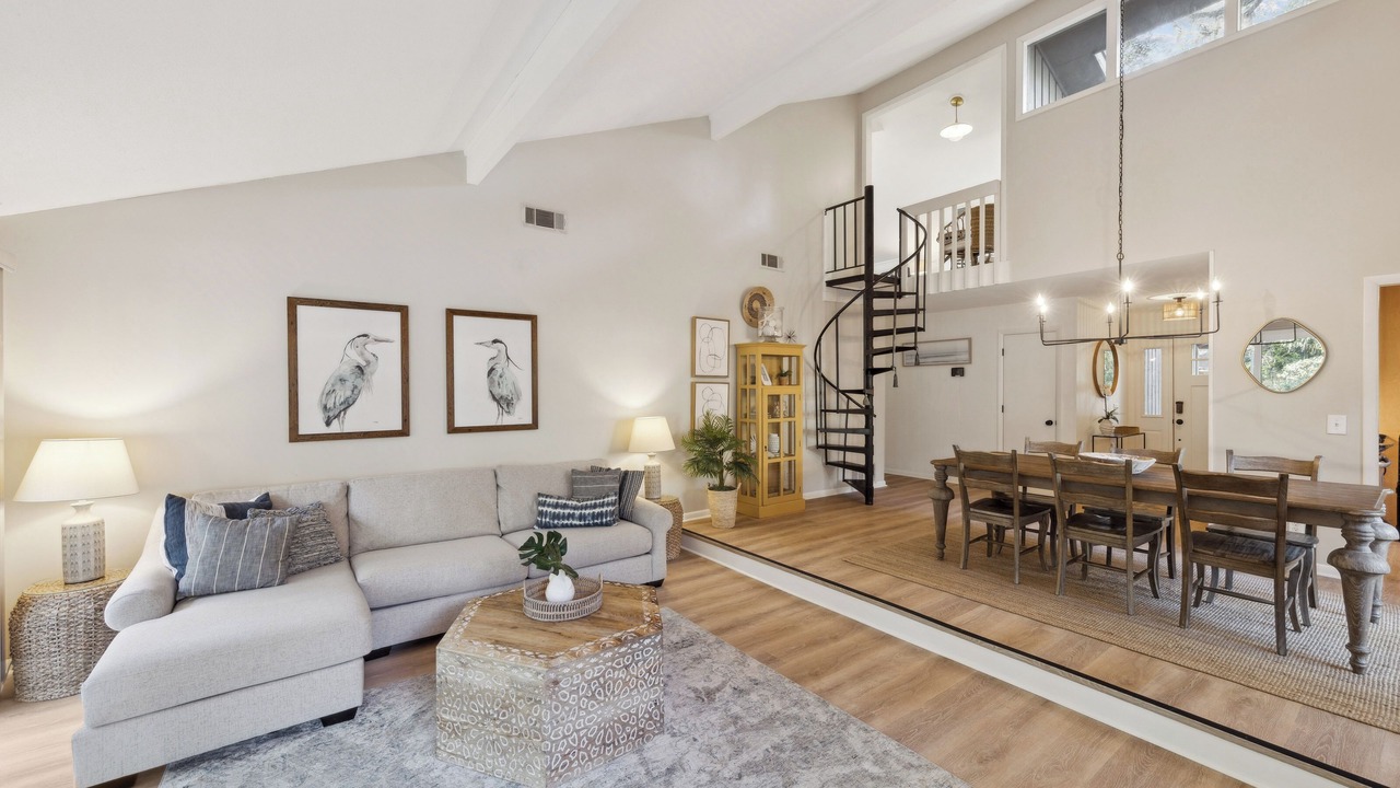 Photo of Livingroom in Lawton Woods