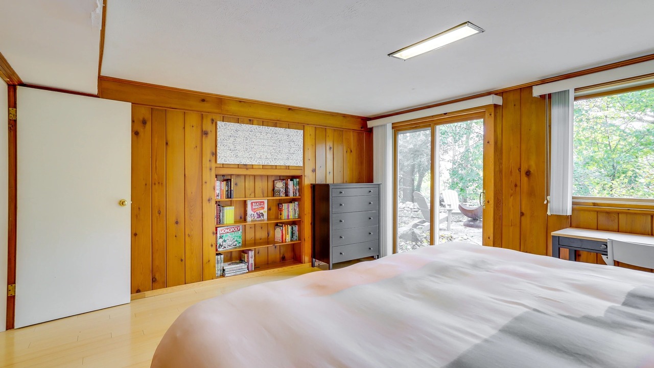 Photo of Bedroom in Grand Beach