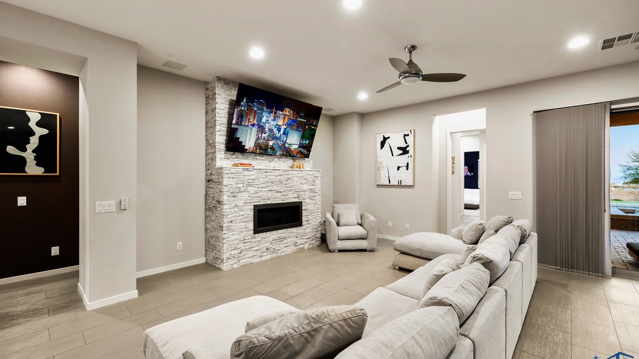 Photo of Livingroom in Enterprise