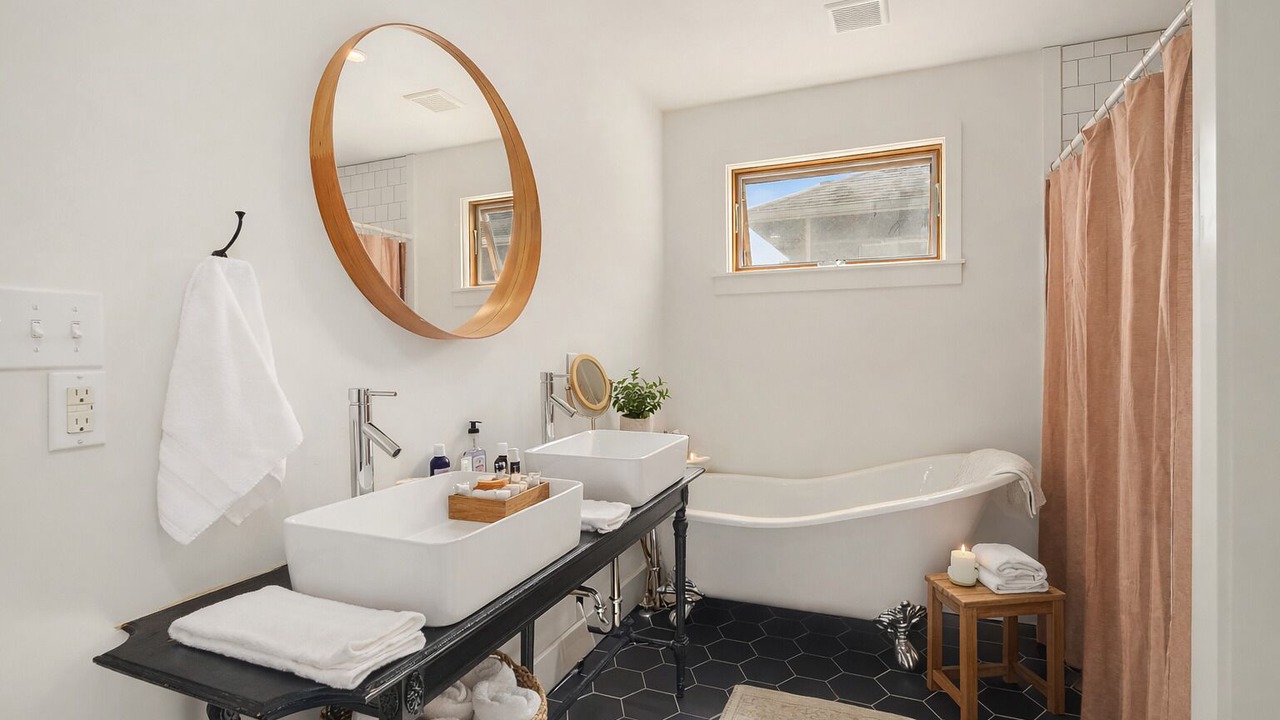 Photo of Bathroom in Queen Anne