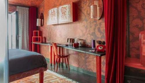 Medium Rosso with Balcony