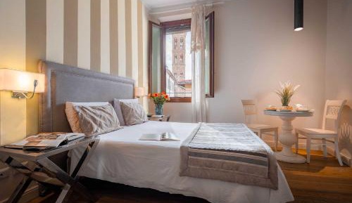Superior Double Room with monument view
